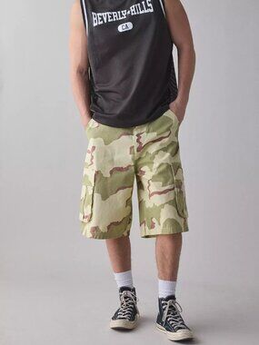 NWT BDG Camo Canvas Shorts Size 28